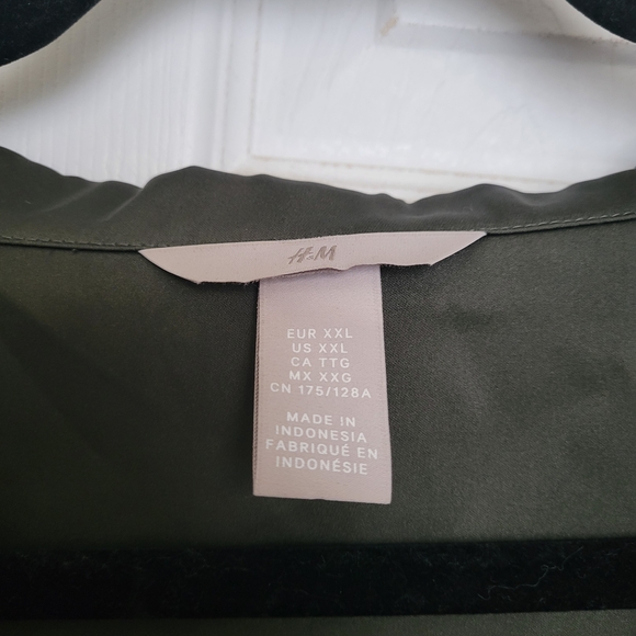H&M Sage Green Silky Button Down Shirt Size XXL - Picture 4 of 5